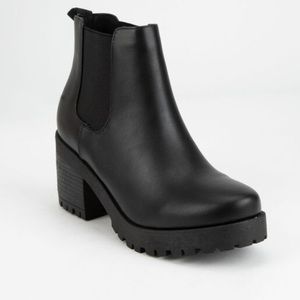 ⚠️LAST CHANCE SALE‼️NIB chunky ankle boot